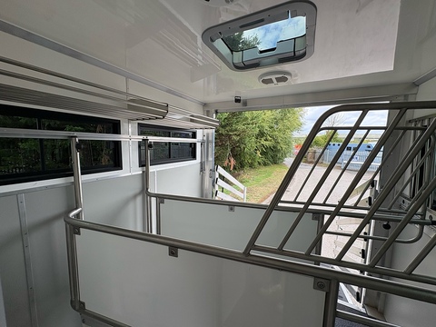 R160 4.5 Livestock Carrier Automated Diesel