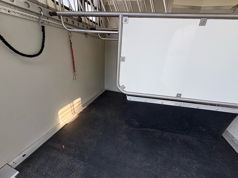 PRB R156 3.9 Livestock Carrier Na Diesel