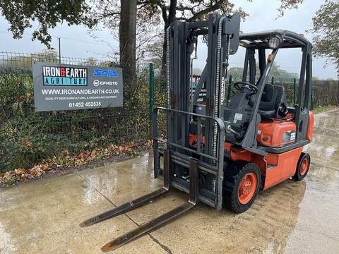 2002 Forklift