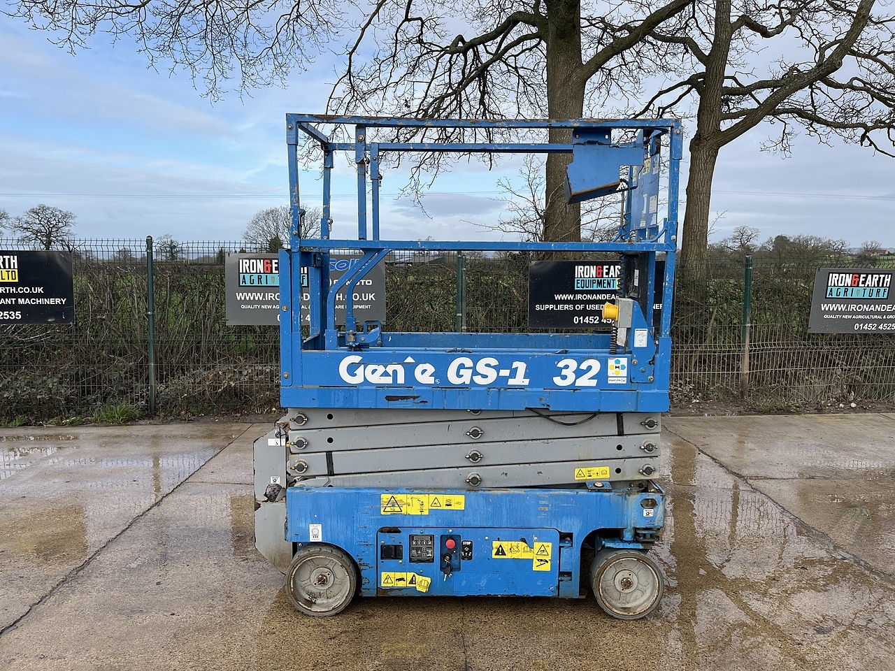 2016 Genie GS-1932 Scissor Lift scissor lift for sale in Berkeley, Gloucestershire — photo 4