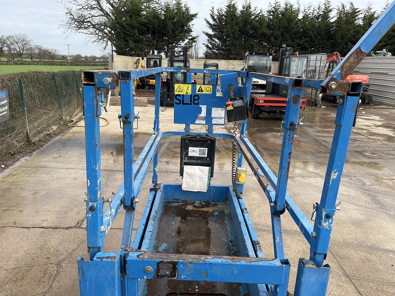2016 Genie GS-1932 Scissor Lift scissor lift for sale in Berkeley, Gloucestershire — photo 8