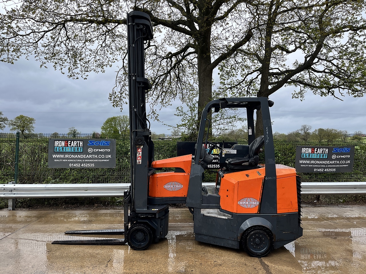 Aisle Master 2011 Forklift