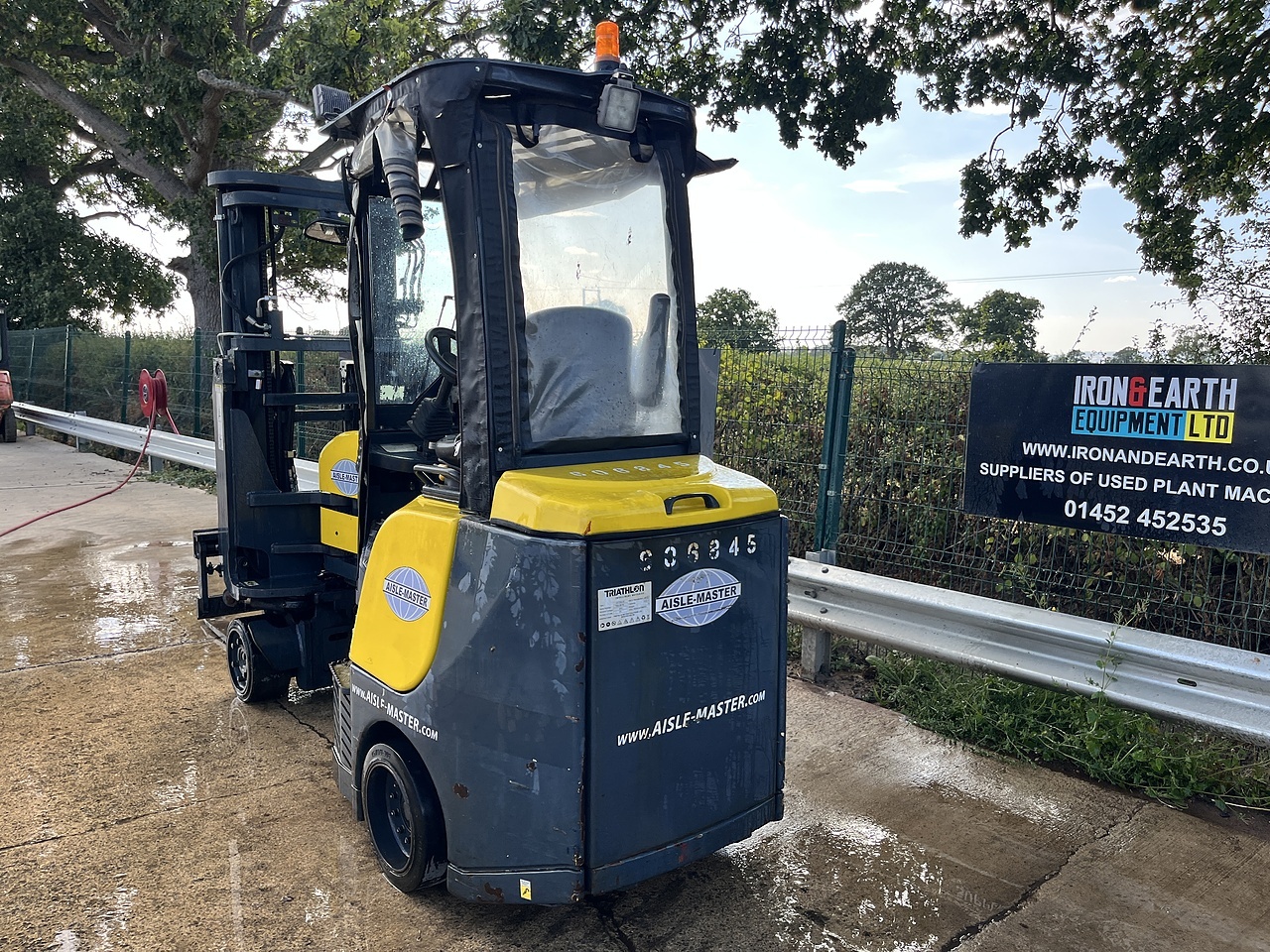 2015 Aislemaster AM15E Articulating Forklift forklift for sale in Berkeley, Gloucestershire — photo 3