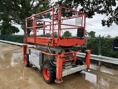 2012 Scissor Lift D