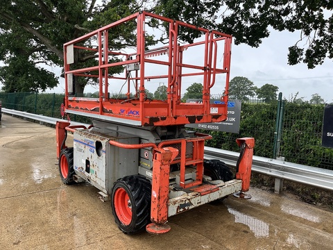 2012 Scissor Lift D