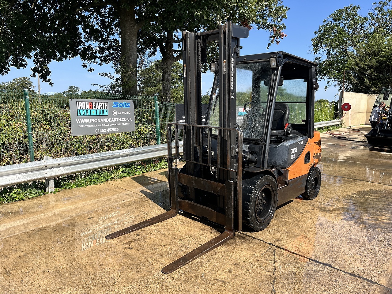 2011 Doosan D35C-5 Forklift forklift for sale in Berkeley, Gloucestershire — photo 2