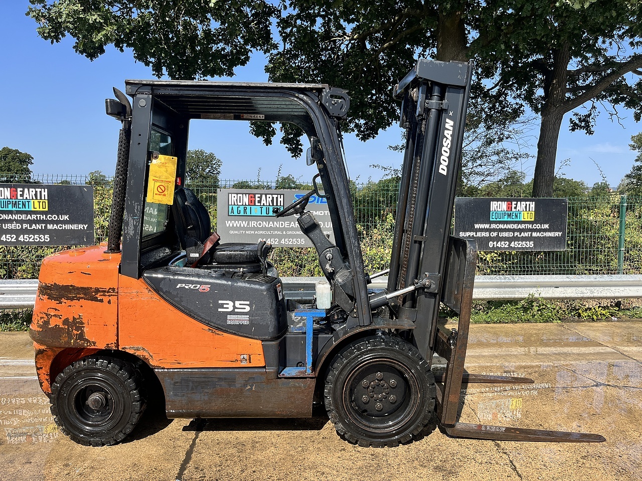 2011 Doosan D35C-5 Forklift forklift for sale in Berkeley, Gloucestershire — photo 4