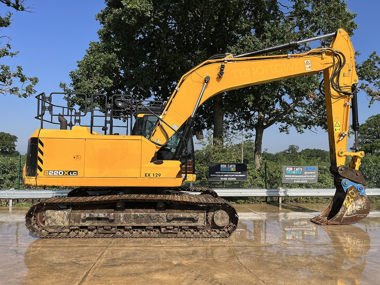 2019 JCB 220X LC Excavator excavator for sale in Berkeley, Gloucestershire — photo 4