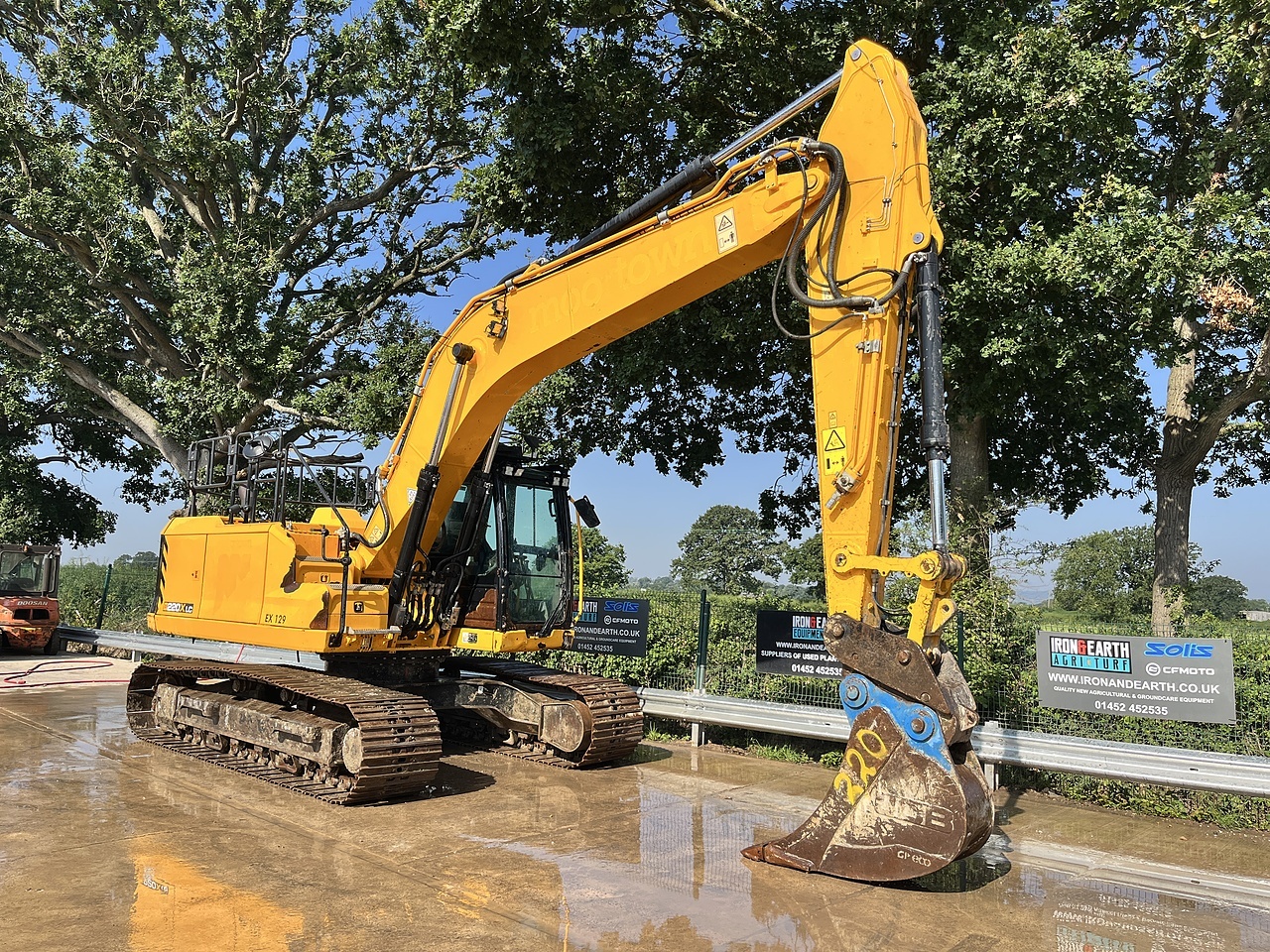 2019 JCB 220X LC Excavator excavator for sale in Berkeley, Gloucestershire — photo 5