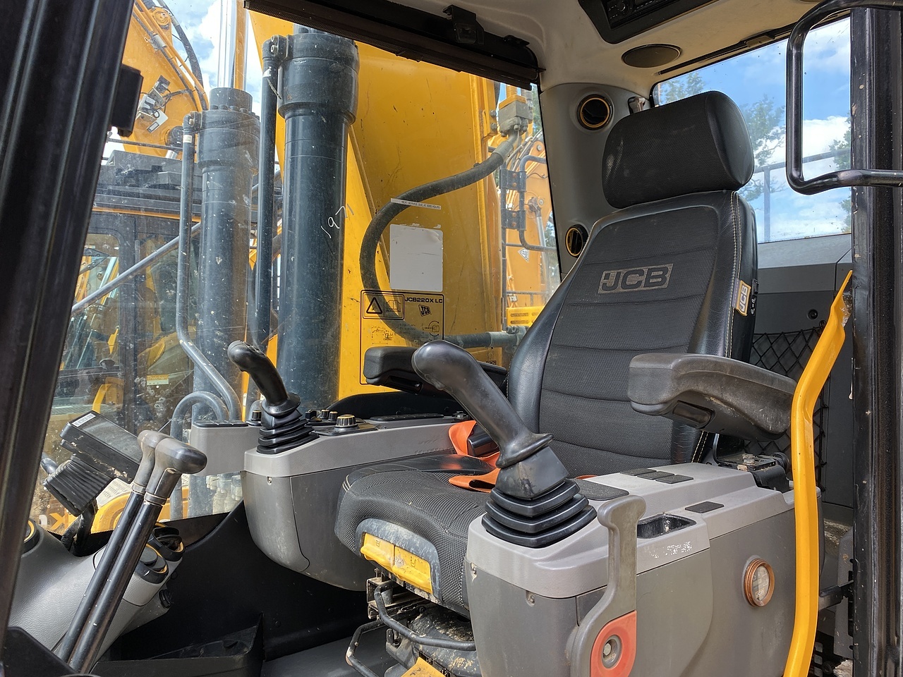 2019 JCB 220X LC Excavator excavator for sale in Berkeley, Gloucestershire — photo 9