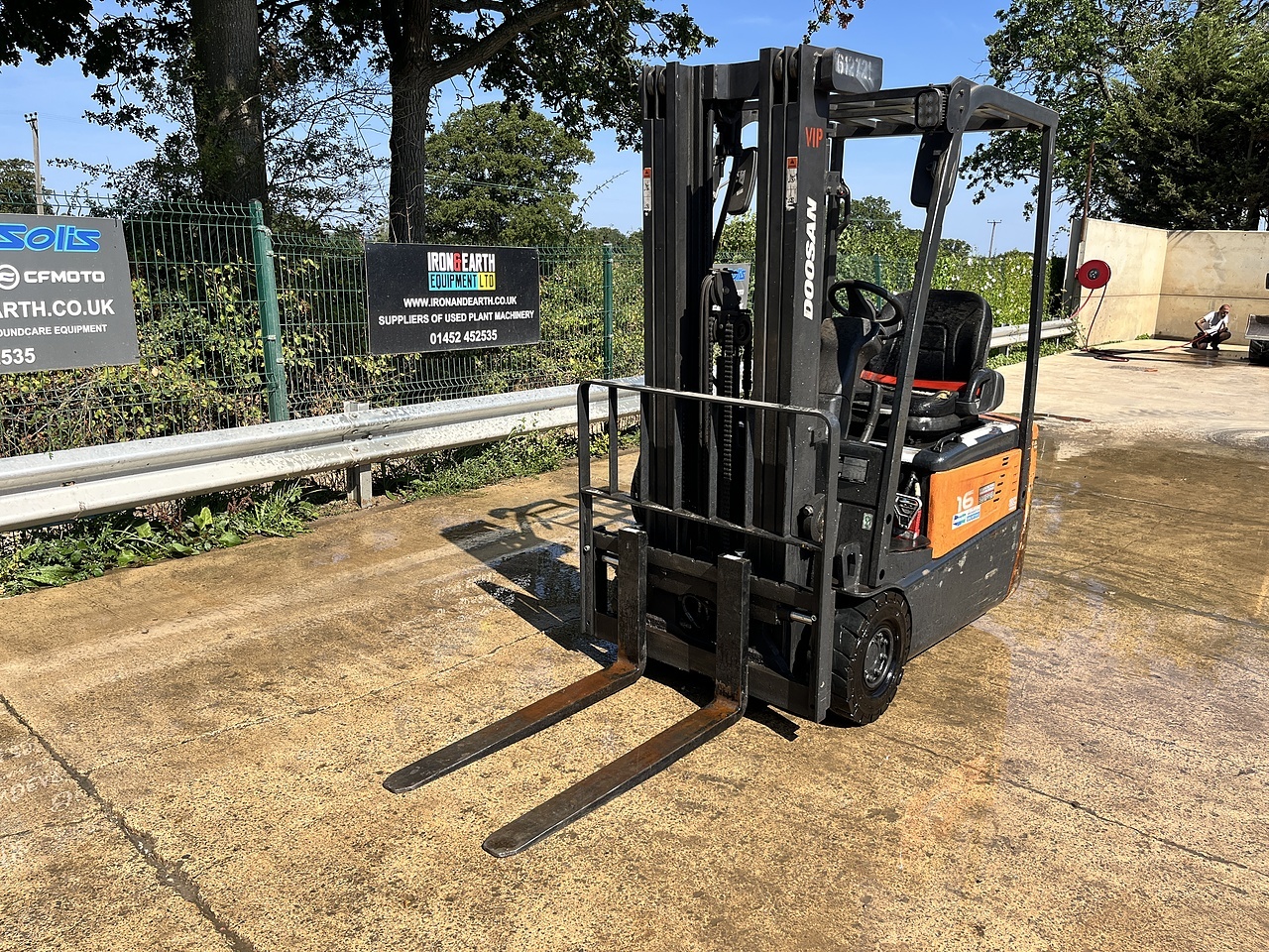 2020 Doosan B16R-7 Forklift forklift for sale in Berkeley, Gloucestershire — photo 2