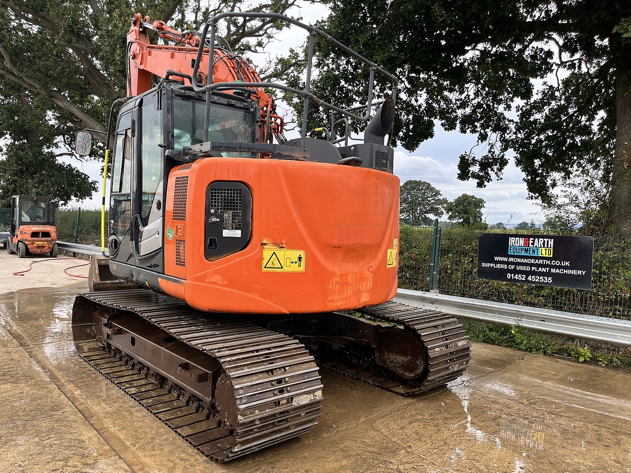2019 Hitachi ZX135US-6 Excavator excavator for sale in Berkeley, Gloucestershire — photo 3