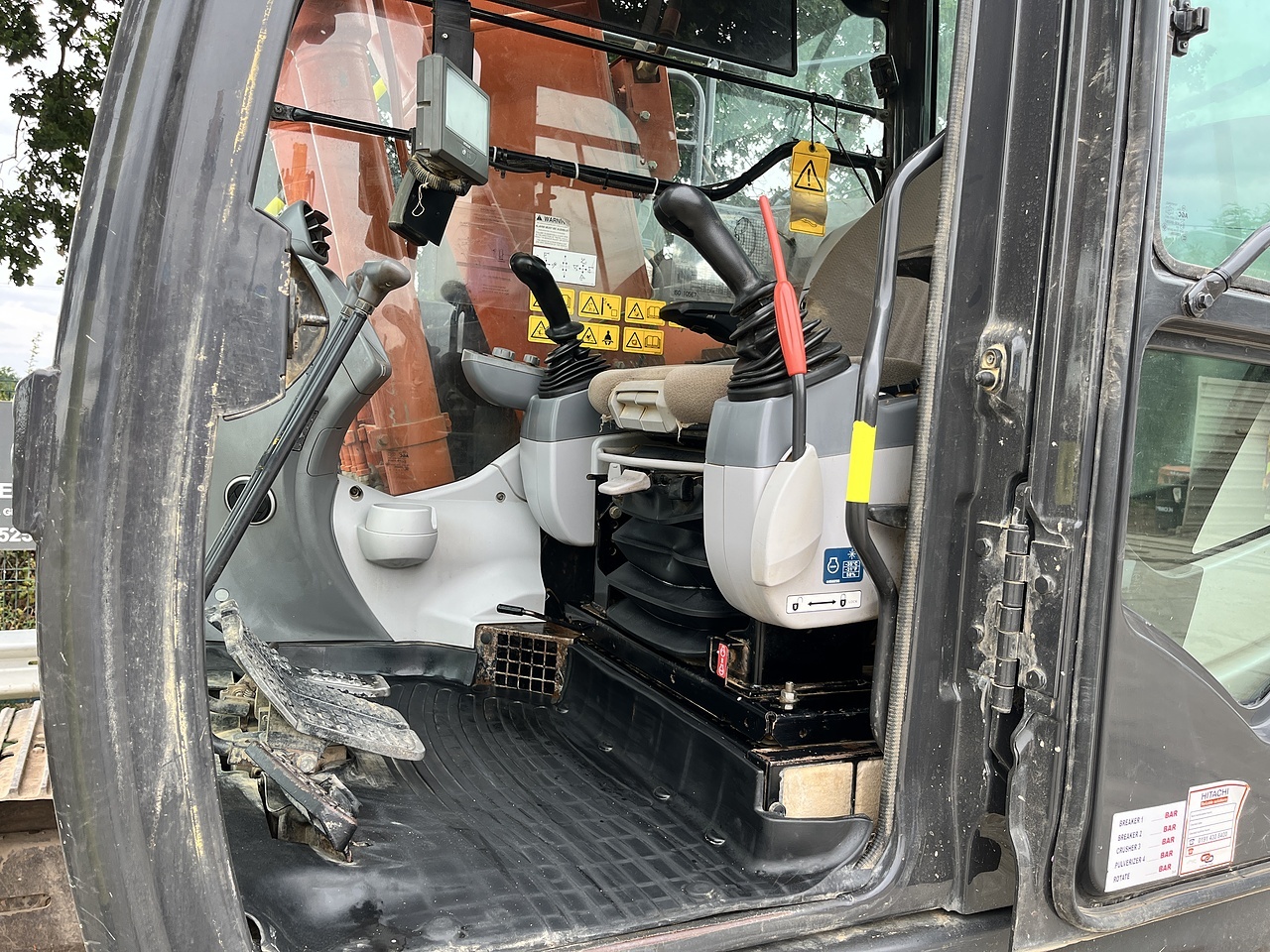 2019 Hitachi ZX135US-6 Excavator excavator for sale in Berkeley, Gloucestershire — photo 9