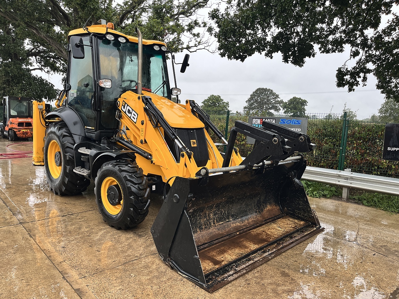 2018 JCB 3CX Backhoe Loader loader for sale in Berkeley, Gloucestershire — photo 5