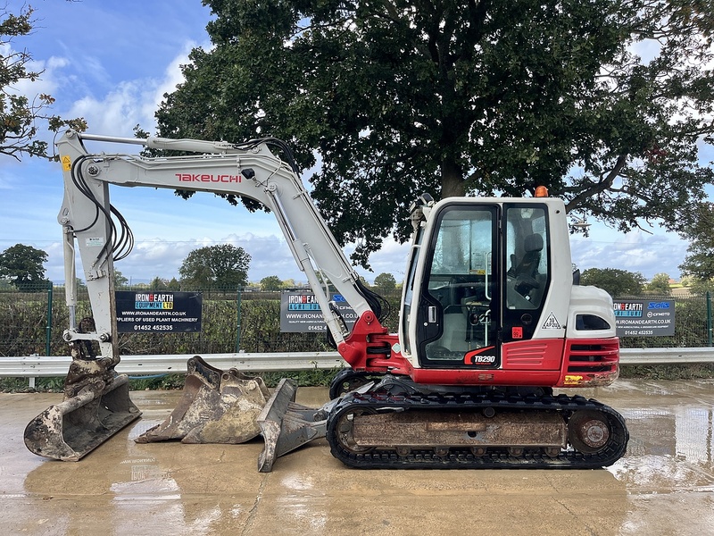 2016 Excavator