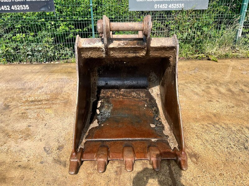 Used 34" Bulk Bucket For 14 Tonne Excavator Image 1