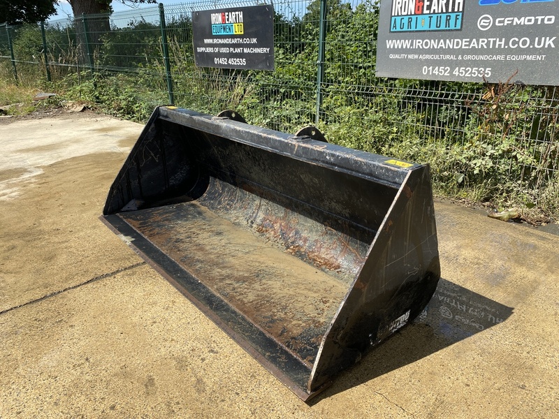 Used 90" Manitou Telehandler Bucket Image 2