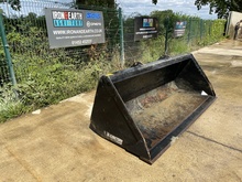 Used 90" Manitou Telehandler Bucket Image 3