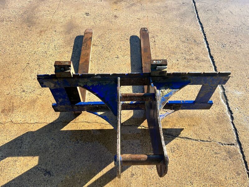 Used Pallet Forks on JCB Hitch For Excavator Image 2