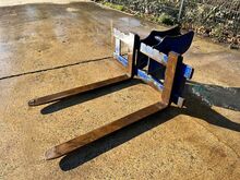 Used Pallet Forks on JCB Hitch For Excavator Image 3