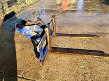 Used Pallet Forks on JCB Hitch For Excavator Image 5