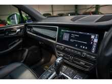 Porsche Macan T - U55699