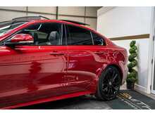 Jaguar XE P300i R-Dynamic HSE - U55795