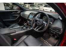 Jaguar XE P300i R-Dynamic HSE - U55795