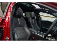 Jaguar XE P300i R-Dynamic HSE - U55795