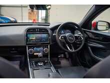Jaguar XE P300i R-Dynamic HSE - U55795