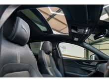 Jaguar XE P300i R-Dynamic HSE - U55795