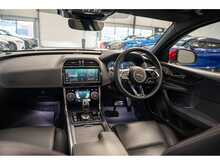 Jaguar XE P300i R-Dynamic HSE - U55836