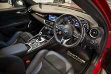 Alfa Romeo Giulia V6 Bi-Turbo Quadrifoglio - U55998