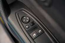 BMW M2 i - U56023