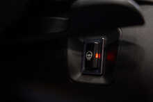 BMW M2 i - U56023