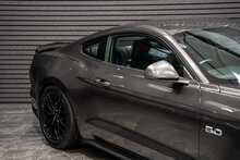 Ford Mustang V8 GT - U56078