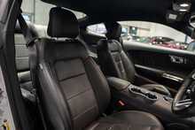 Ford Mustang V8 GT - U56086