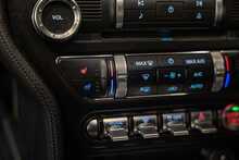 Ford Mustang V8 GT - U56093