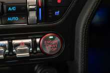 Ford Mustang V8 GT - U56093