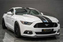 Ford Mustang V8 GT - U56106