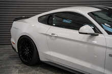 Ford Mustang V8 GT - U56106