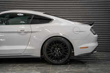 Ford Mustang V8 GT - U56106