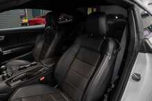 Ford Mustang V8 GT - U56106