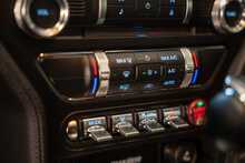 Ford Mustang V8 GT - U56108