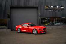 Ford Mustang V8 GT - U56185