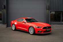 Ford Mustang V8 GT - U56185