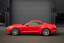 Ford Mustang V8 GT - U56185