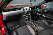 Ford Mustang V8 GT - U56185