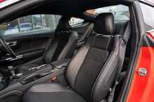 Ford Mustang V8 GT - U56185