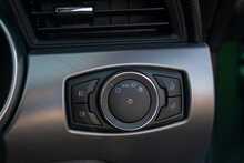 Ford Mustang V8 GT - U56211